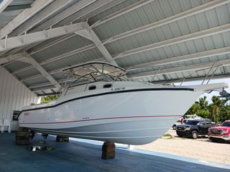 32' Boston Whaler 2005 Yacht For Sale